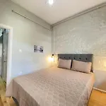 Апартаменты Flat Within Walking Distance To Taksim Square *